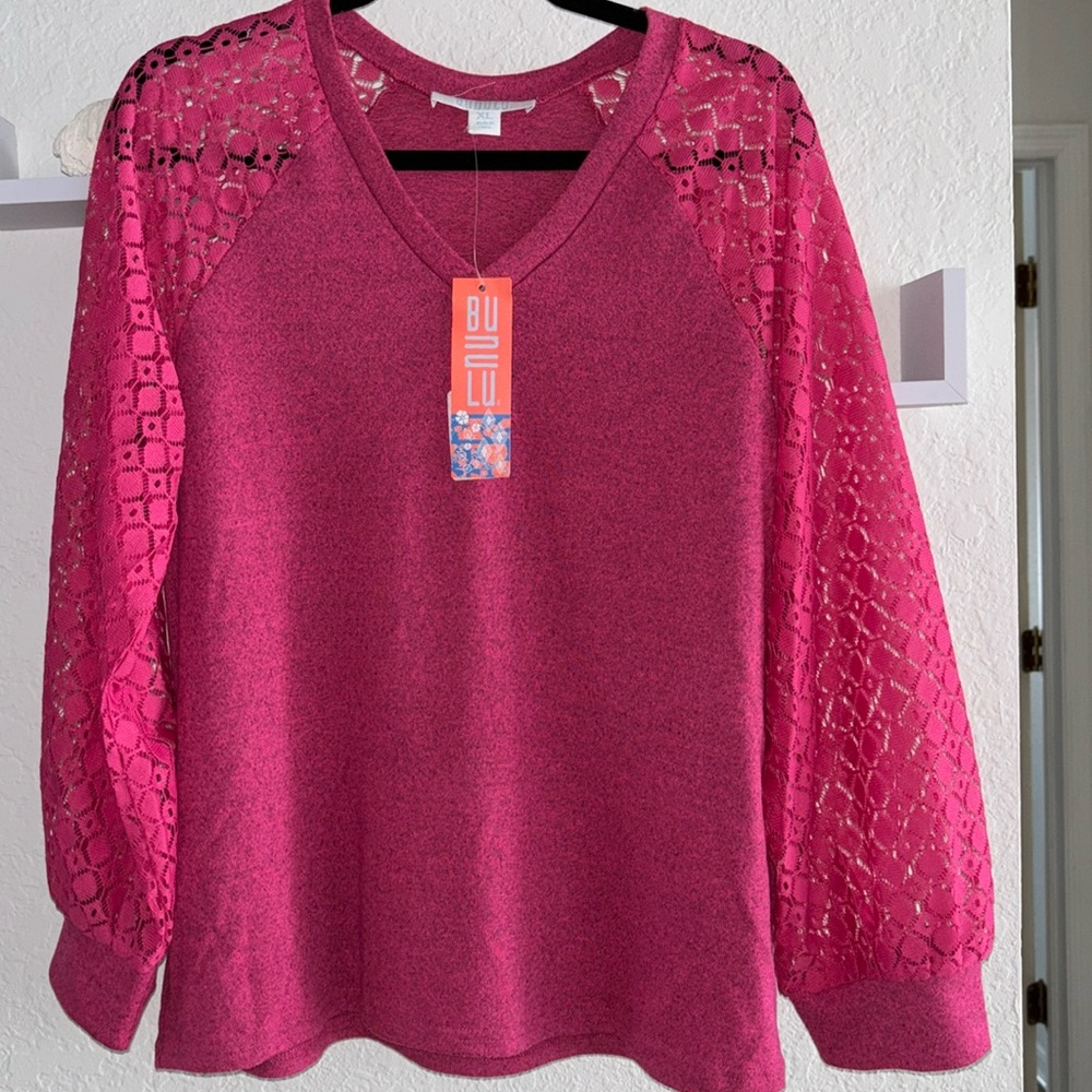 🌴Fuchsia V-Neck Sweater with Lace Sleeves Size XL